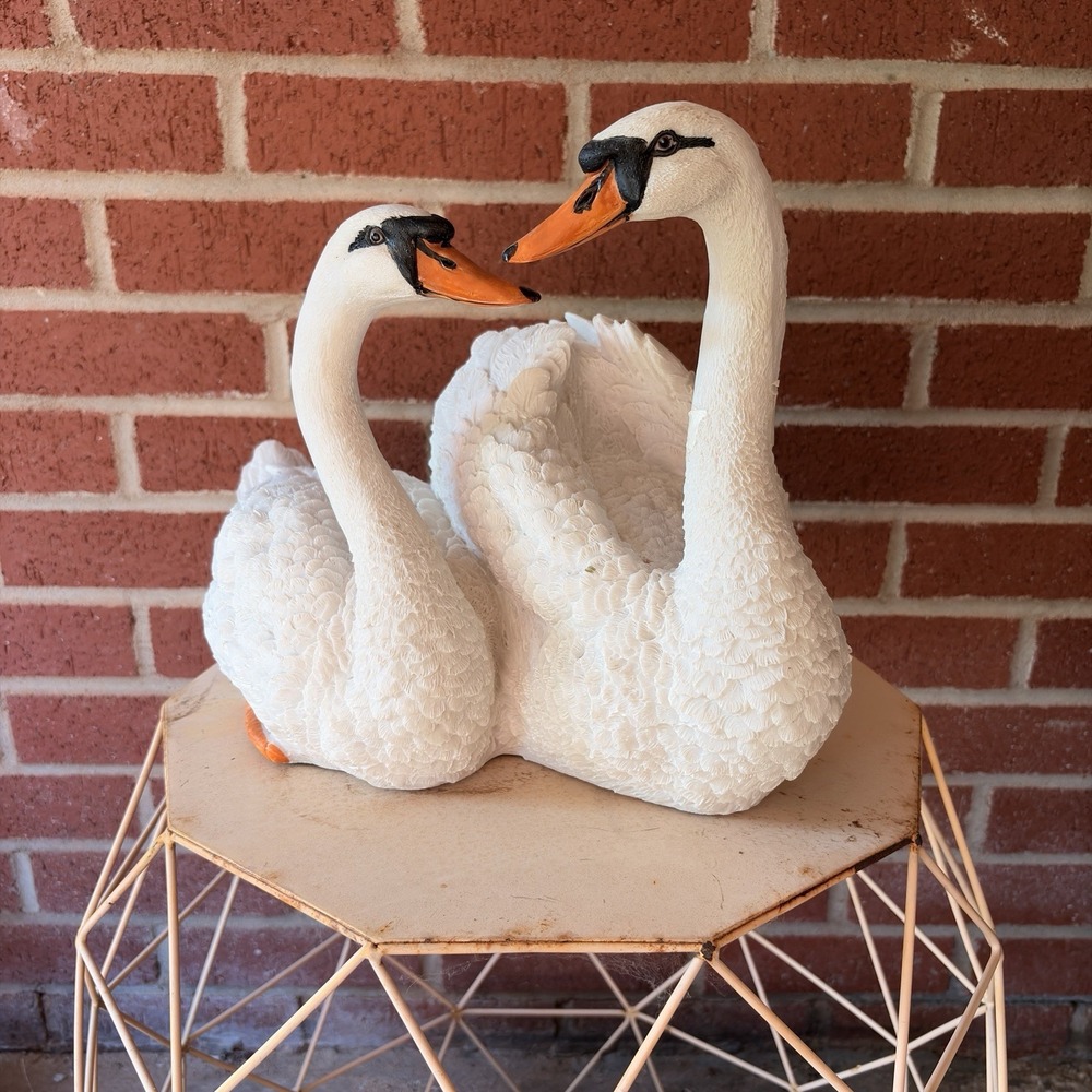 Touch Of Class‎ Two Swans Statue